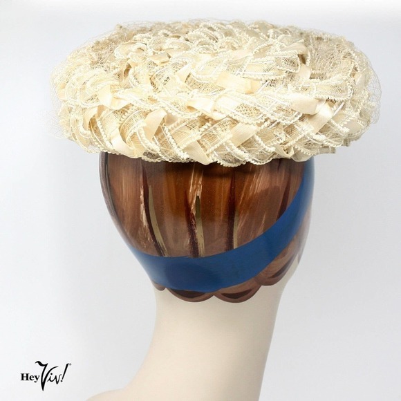 Vintage 1950s Ivory Cream Woven Mesh Ribbon Pillbox Hat with Veil - Hey Viv - Picture 3 of 6